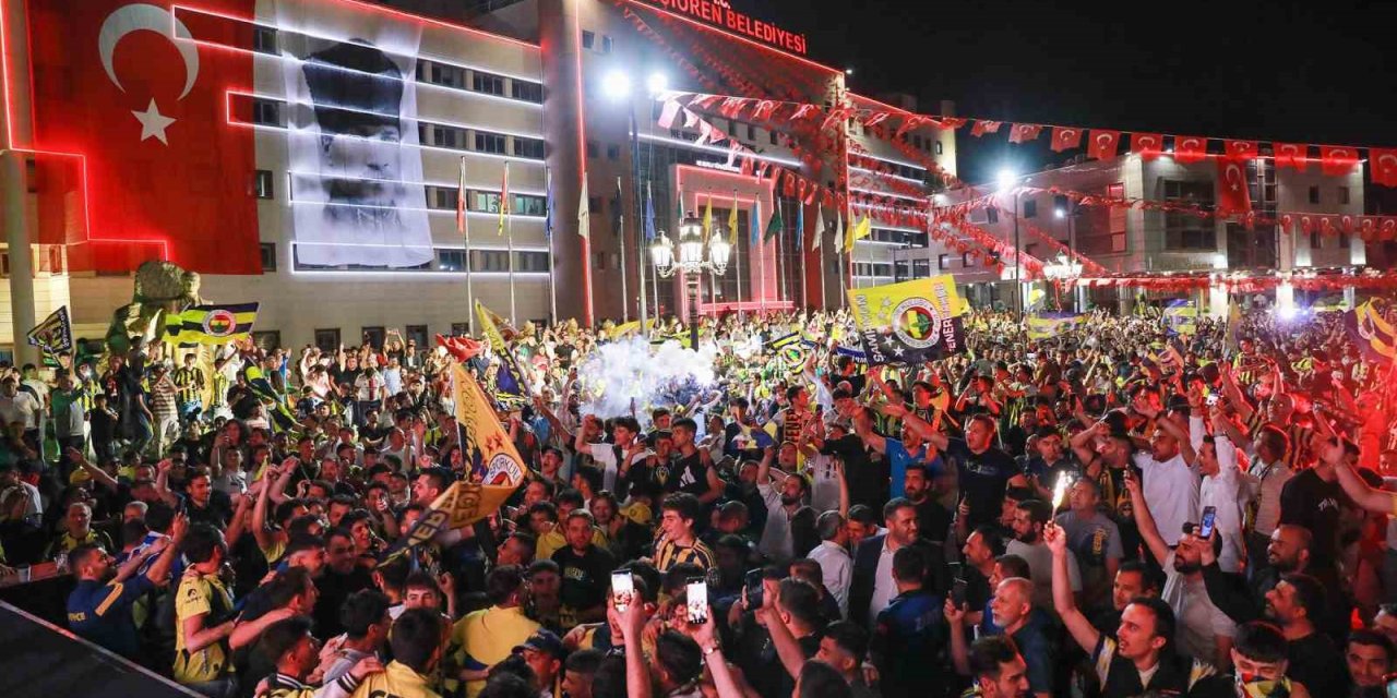 Şampiyonluk maçı dev ekranda yayınlandı