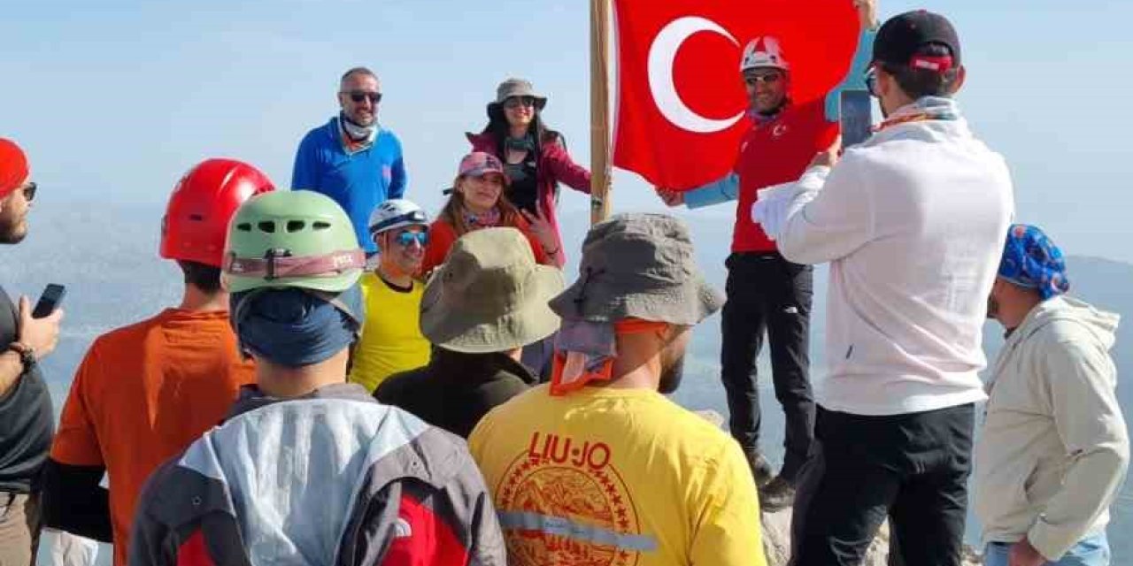 Kırşehirli 3 dağcı Anamas Dağları Dedegöl Zirvesine tırmandı