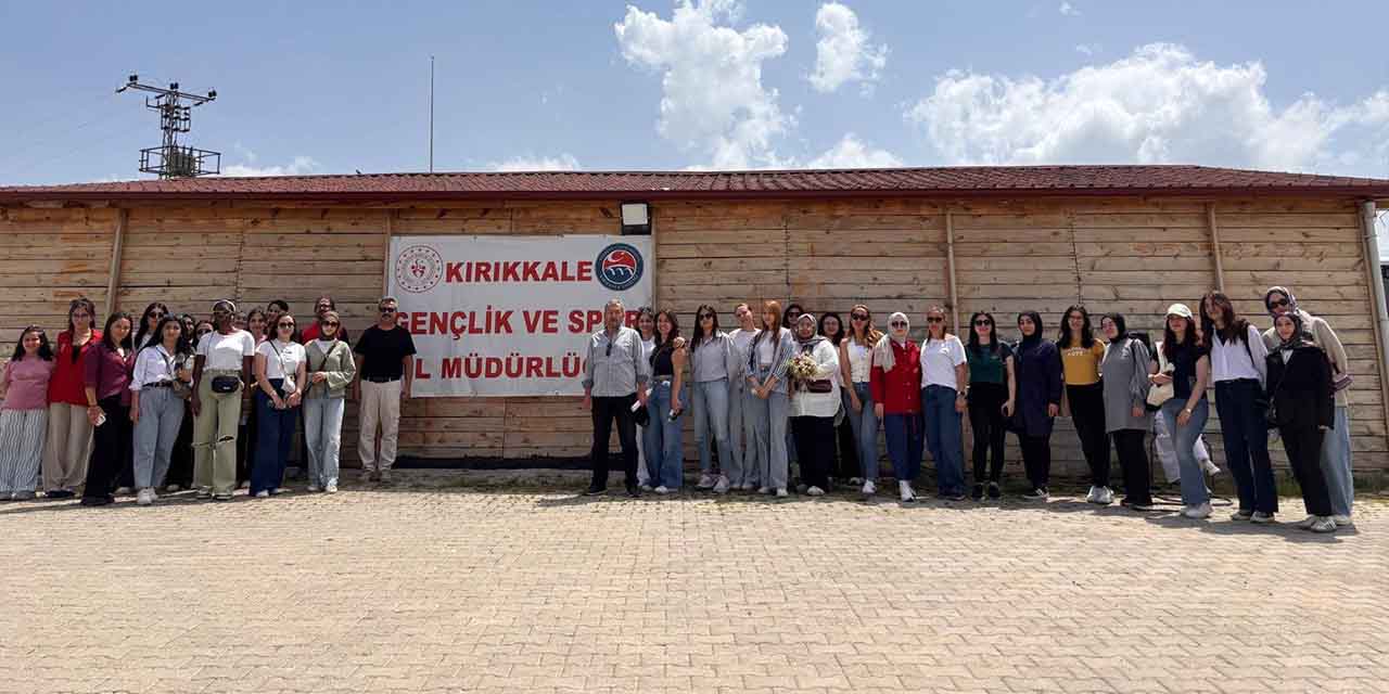 Kız öğrenciler, Dinek Dağı’nda doğa ile buluştu