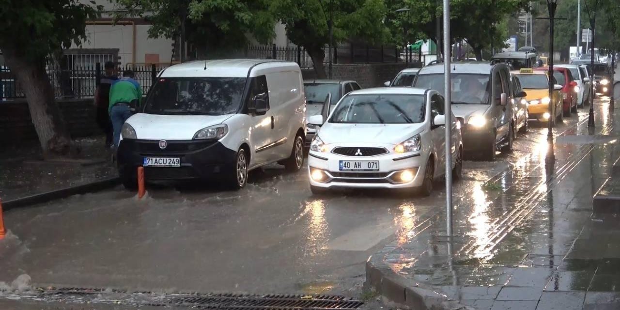 Meteorolojiden sağanak yağış uyarısı