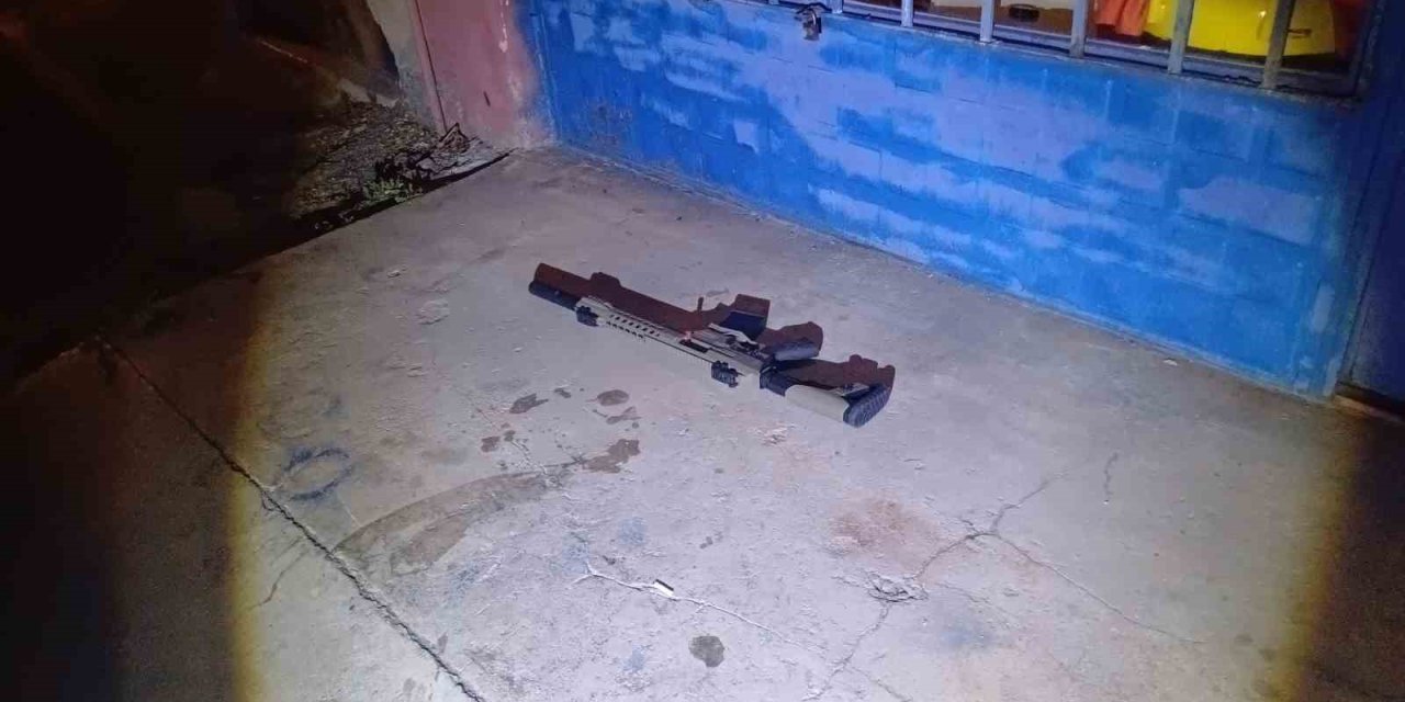 Tekel bayisinde çıkan kavganın ardından polis ekiplerinden kaçan 4 kişi, kovalamaca sonucu yakalandı