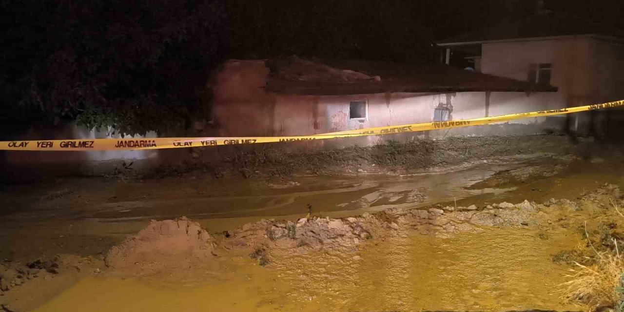 Kırşehir’in Toklümen köyünde sel: 3 ev tahliye edildi