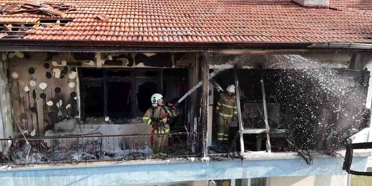 Apartman dairesinde çıkan yangında tüp patladı