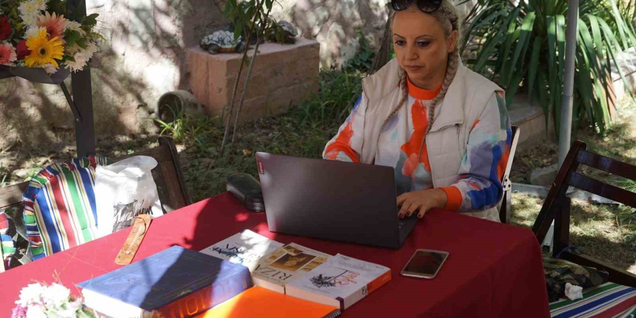 Kanseri üç kez yendi, başarısıyla umut aşılıyor