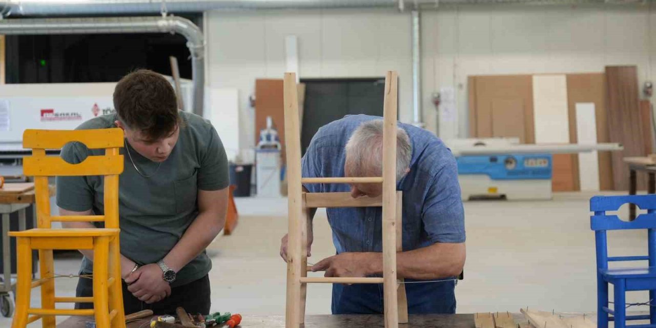 Kayın ağacından yapılan bu sandalye, 50 yıl boyunca hiçbir şey olmadan kullanılıyor