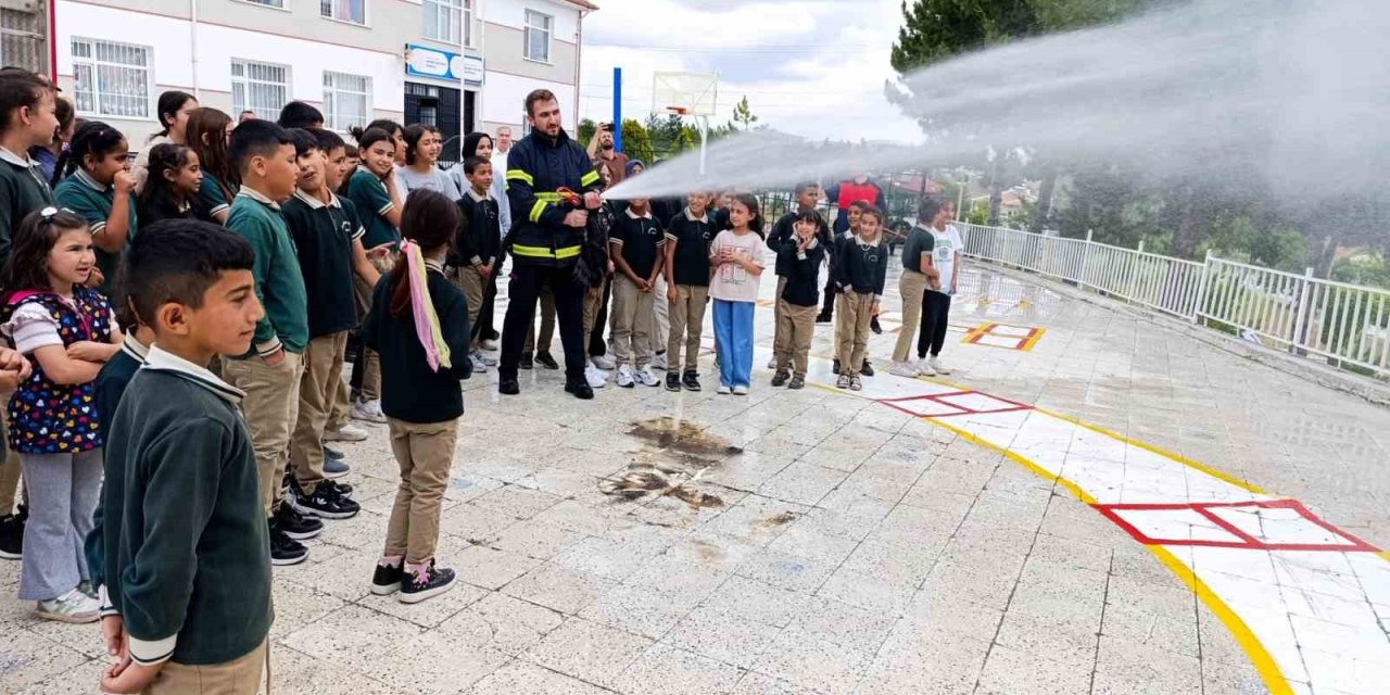 Alaca Belediyesi’nden miniklere yangın eğitimi