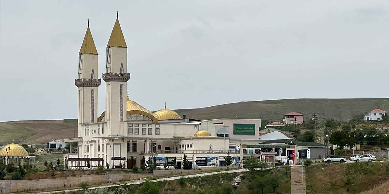 İslami Değerler Külliyesi’ne ziyaretçi akını