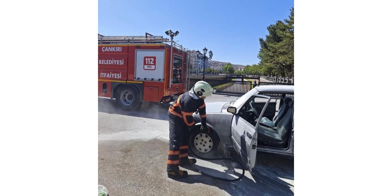 Çankırı’da seyir halindeki otomobil alev aldı