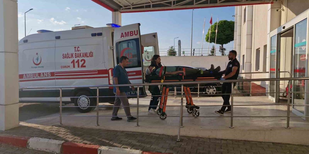 Çorum’da iki araç kafa kafaya çarpıştı: 4 yaralı