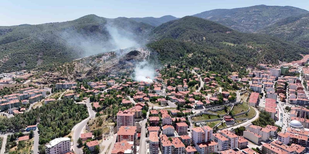 Kızılcahamam’da apartman çatısı yangını