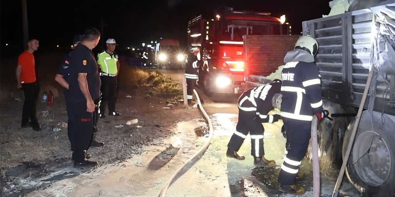 Lastiği patlayan kükürt yüklü tırda yangın paniği
