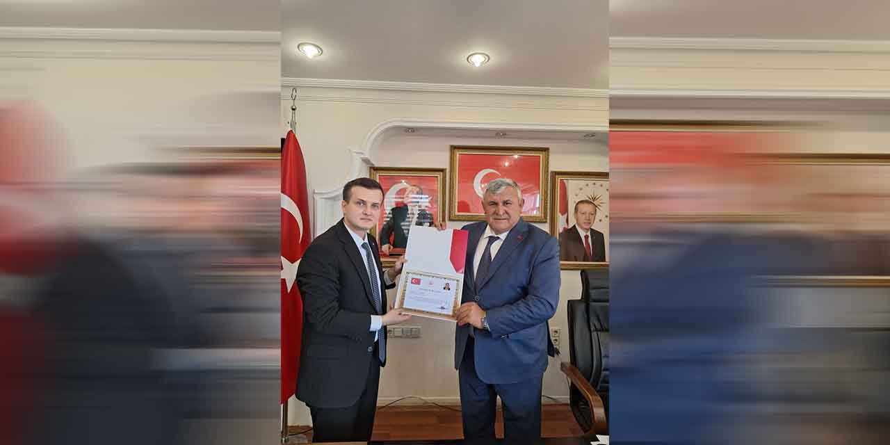 Başkan Erdemir’e hizmet takdiri