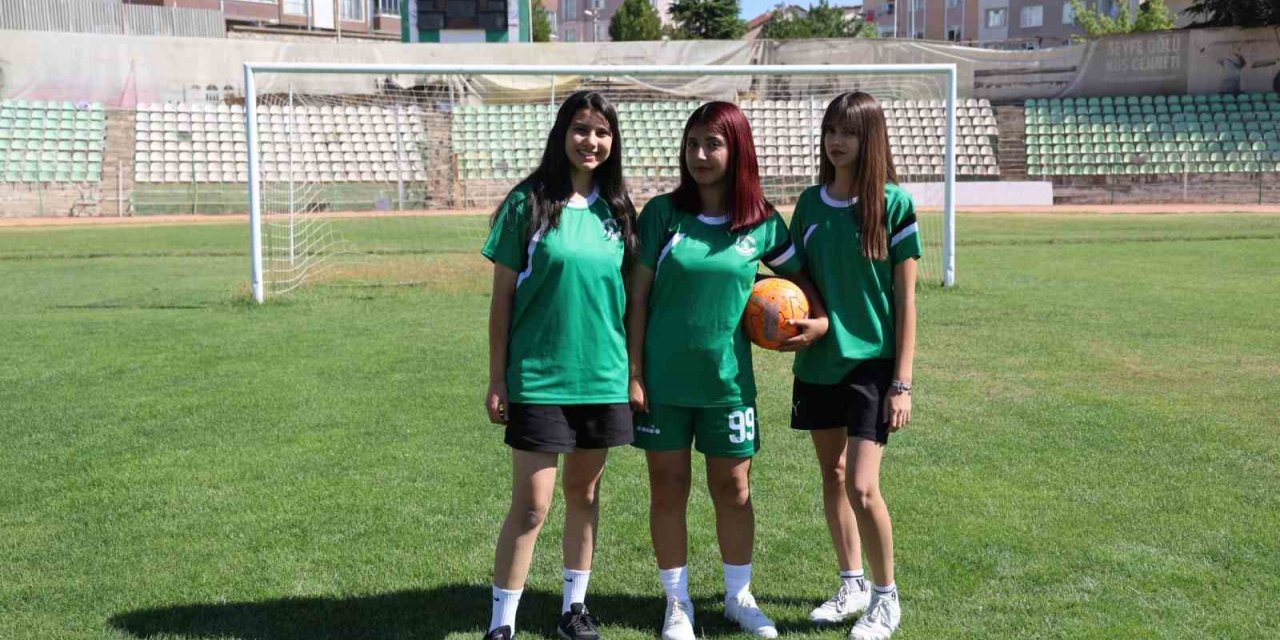 "Futbol erkek işi" diyenlere cevabı sahada verdiler