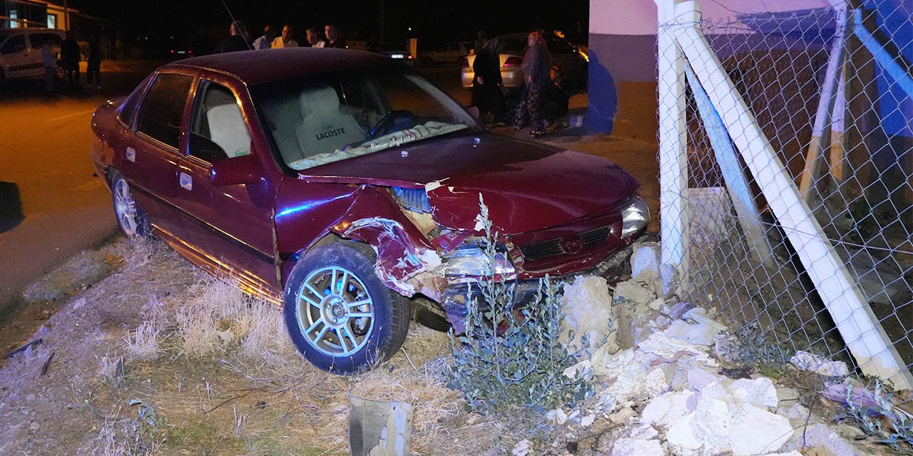 Kırıkkale'de iki otomobil kafa kafaya çarpıştı