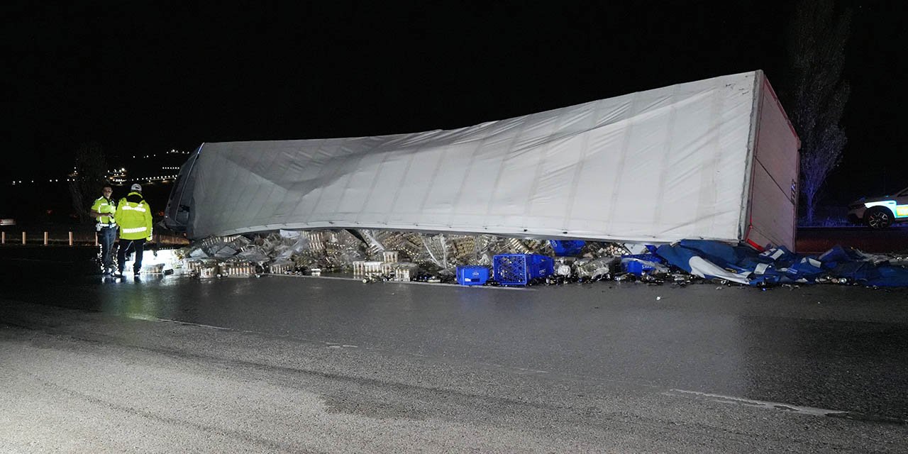 Kırıkkale'de alkol yüklü tır devrildi