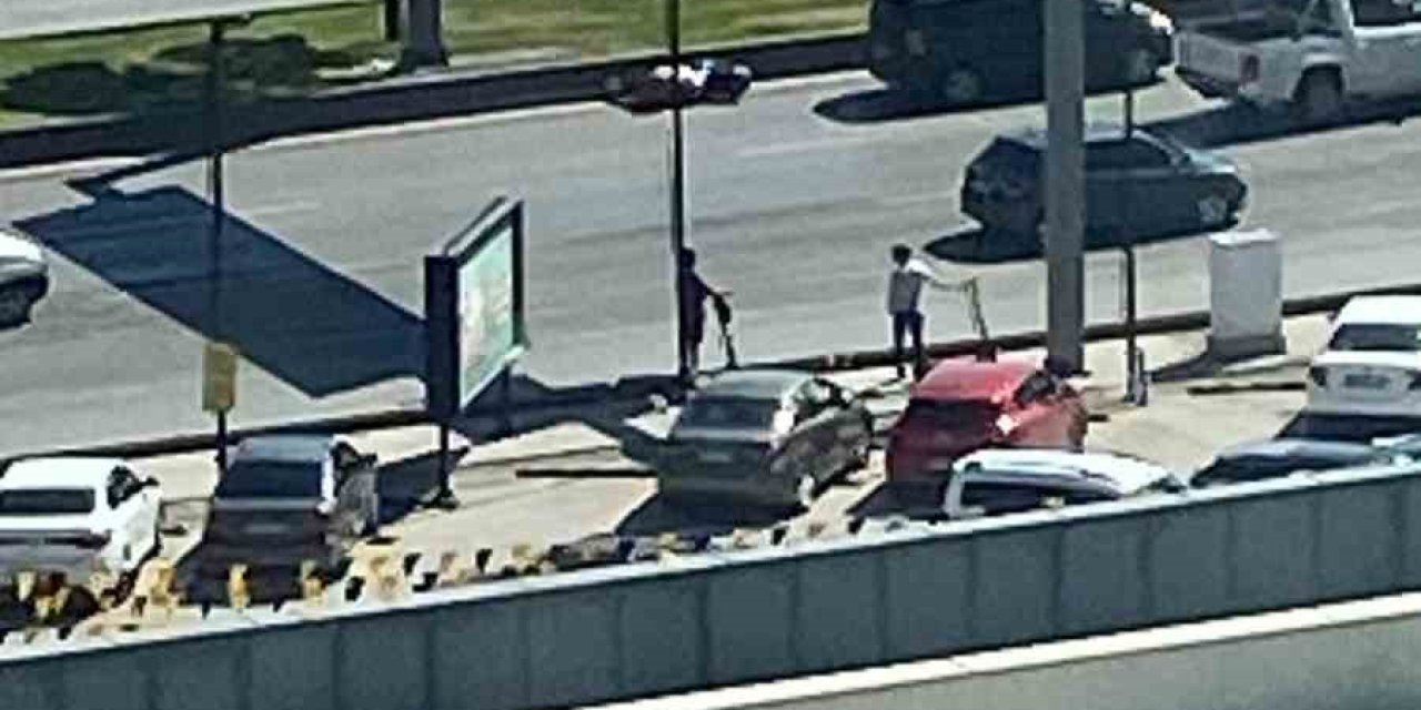 Ankara’da yolun karşısına geçmek isteyen yayaya araba çarptı