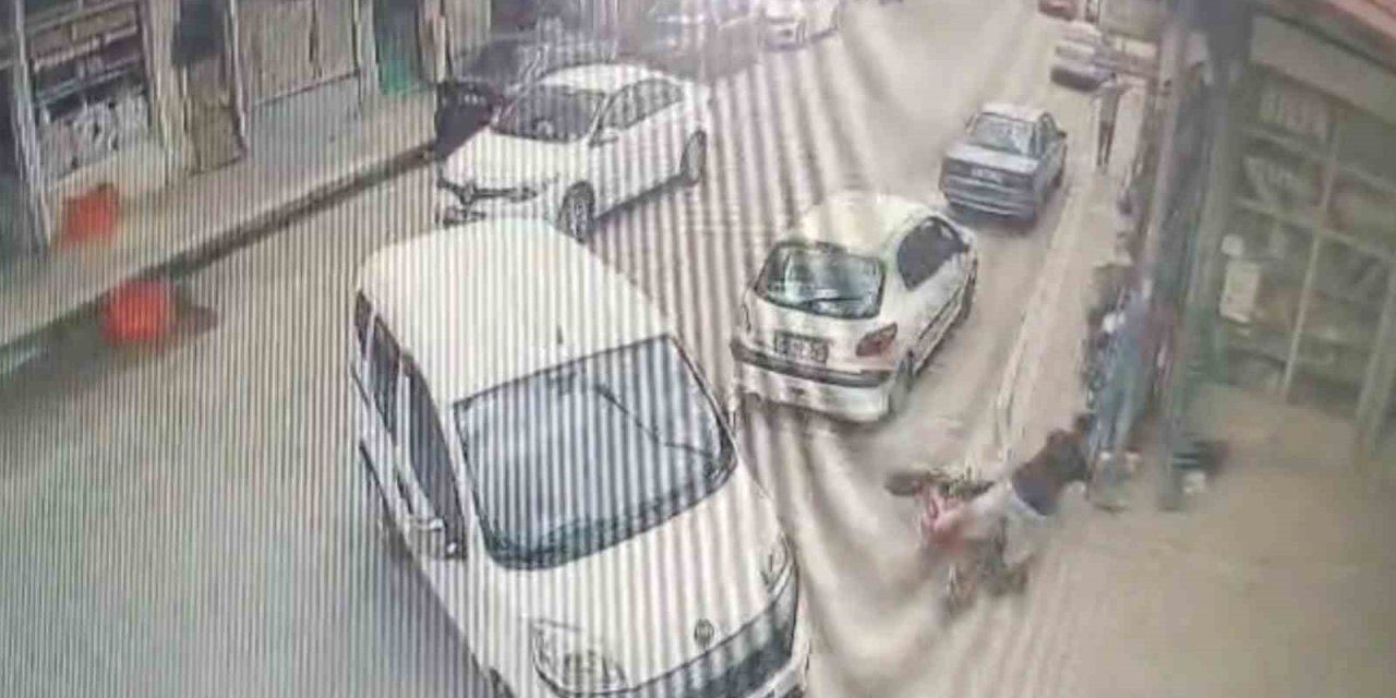 Hafif ticari araç ile elektrikli bisiklet çarpıştı: 1 yaralı