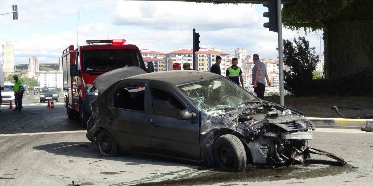 Kastamonu’da minibüs ile otomobil çarpıştı: 4 yaralı