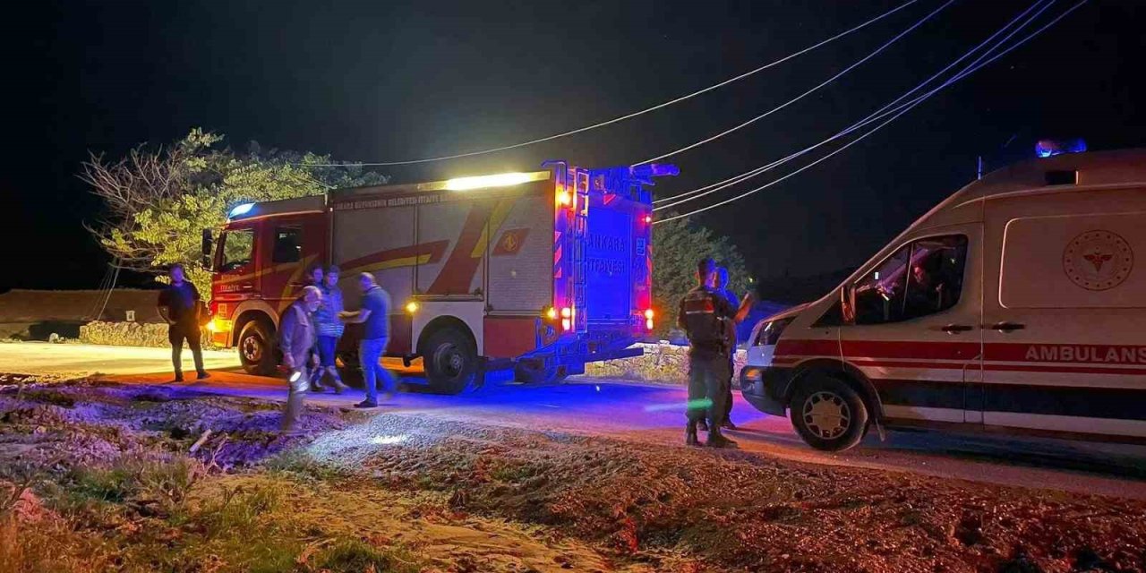 Ankara’da tır elektrik tellerine takıldı, trafo patladı