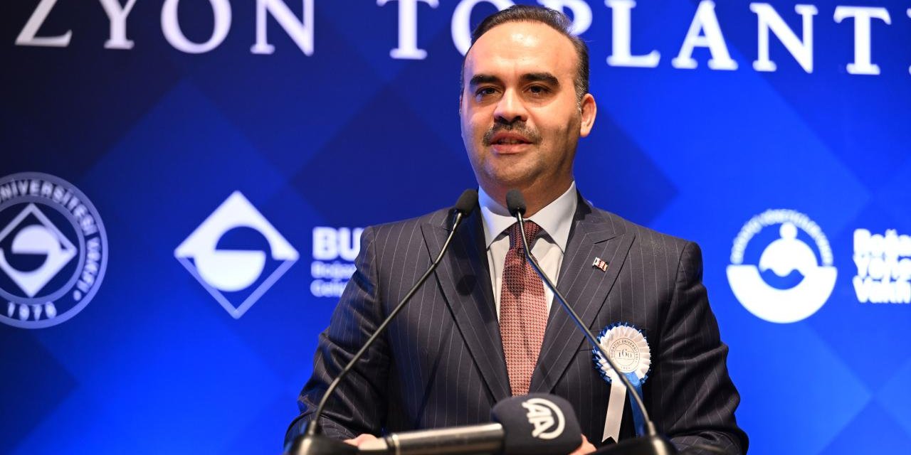 Bakan Kacır: "Yapay zekanın regülasyona tabi tutulması şart"