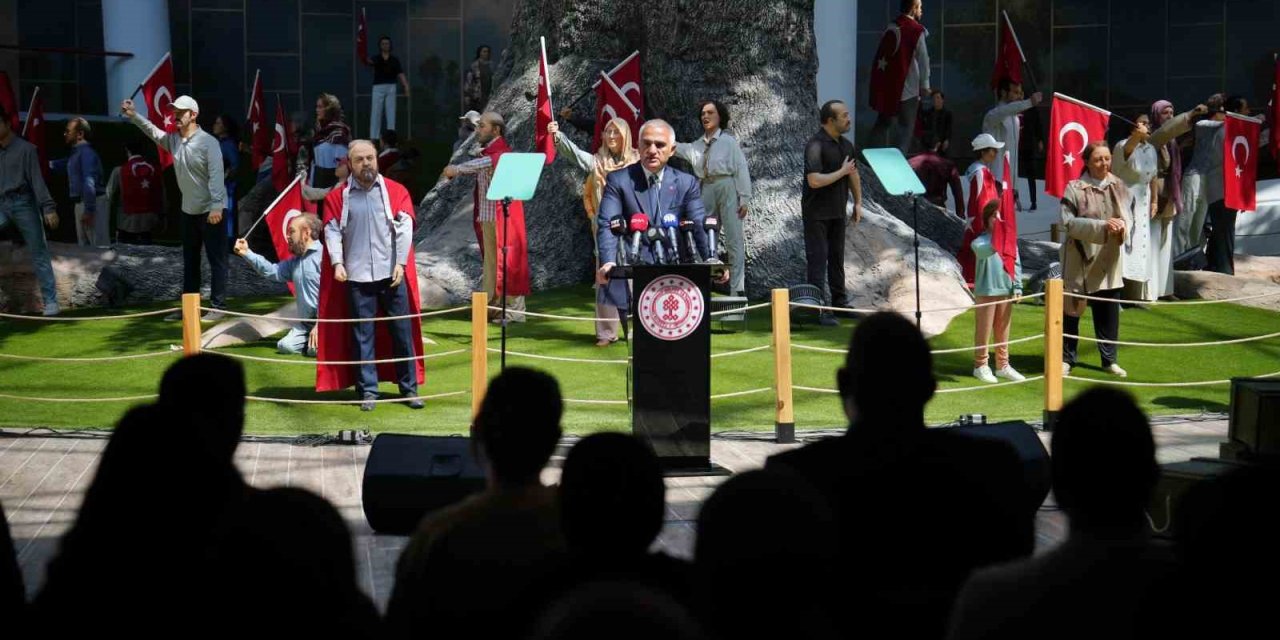 Bakan Ersoy: "Türk milletinin iradesini yok sayanların kaybetmeye mahkum olduklarını o gece yeniden gösterdik"