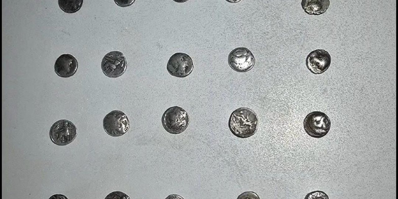 Çorum’da şüpheli araçtan 26 adet sikke çıktı