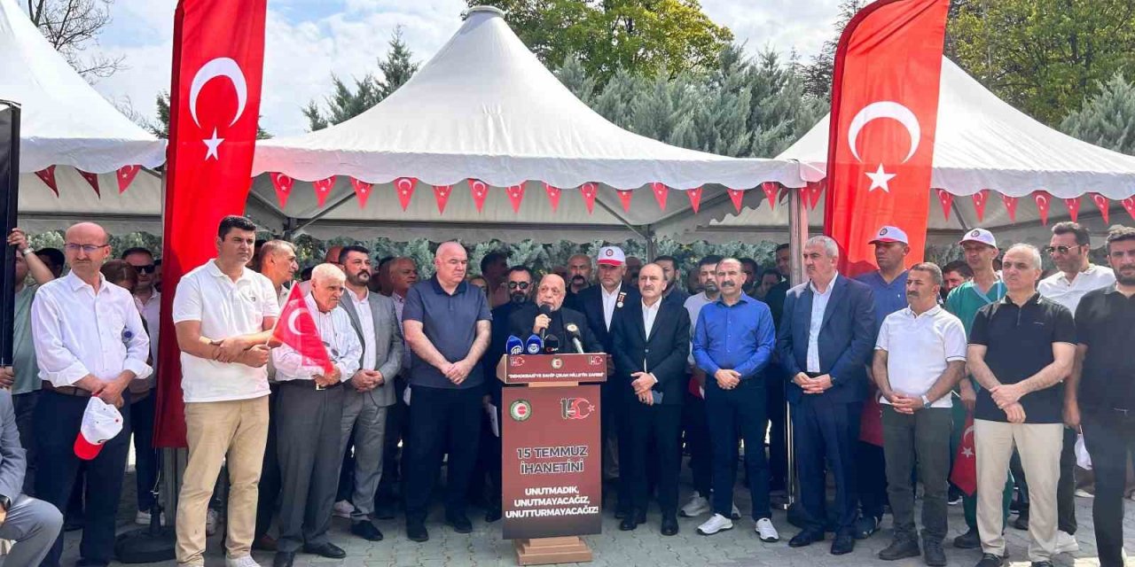 HAK-İŞ’ten 15 Temmuz Şehitliği’ne ziyaret