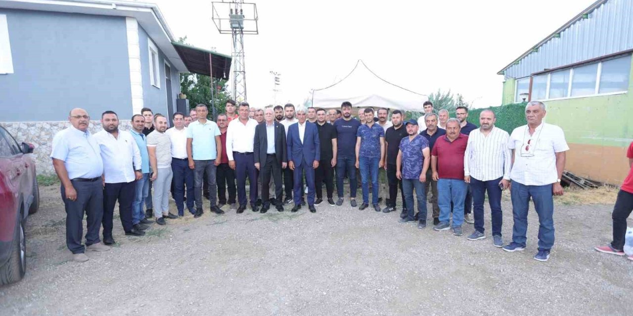 TZOB Genel Başkanı Bayraktar, büyükbaş hayvan besicileriyle bir araya geldi