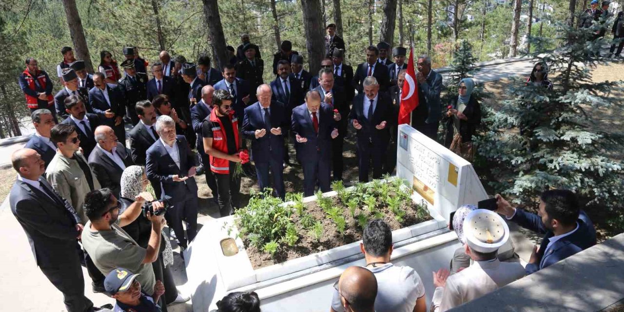 Demokrasi Ve Milli Birlik Günü’nde şehitler dualarla anıldı