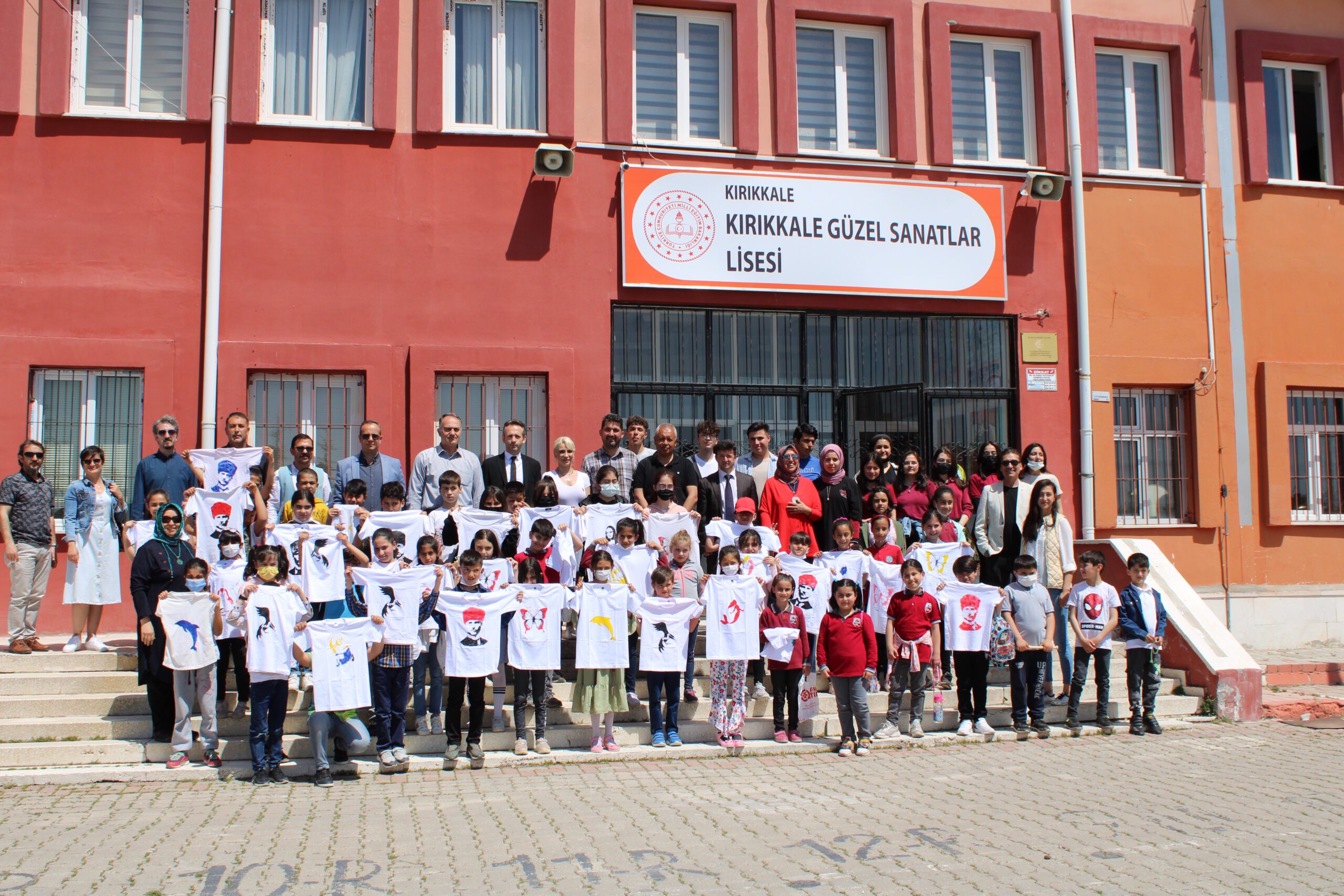 Minik öğrenciler sanata doydu