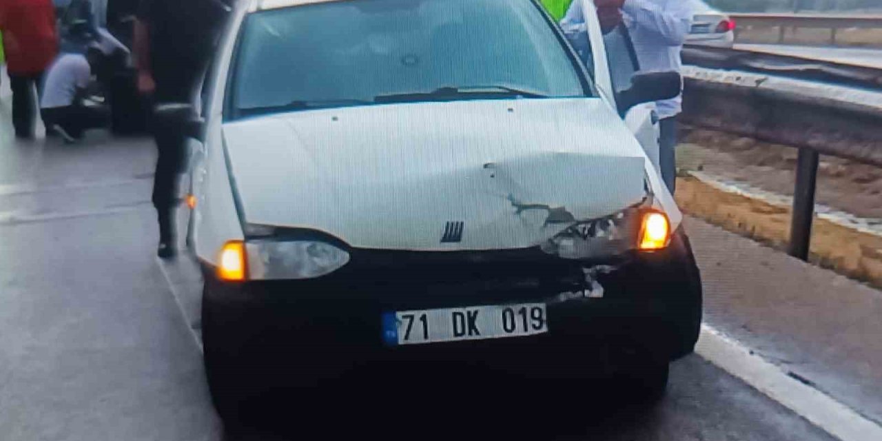 Kırıkkale’de iki otomobil çarpıştı: 5 yaralı