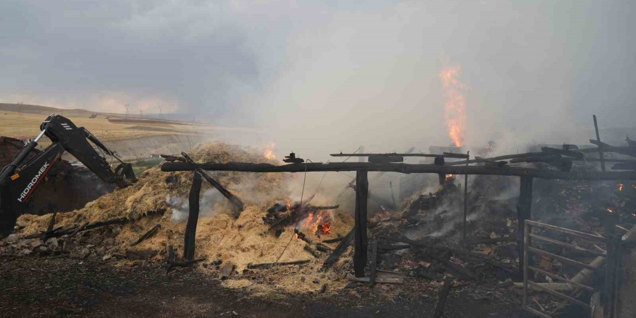 Faciadan dönüldü: Ekiplerin zamanında müdahalesi köyü yanmaktan kurtardı