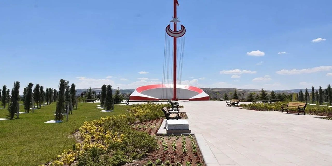 Şehitler anıtı herkesi duygulandırıyor