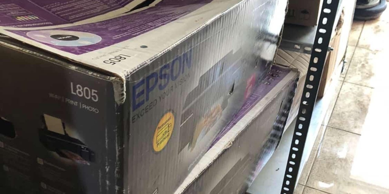 ASKİ boru patlağını onardığı sırada taşan su elektronik mağazasını bastı