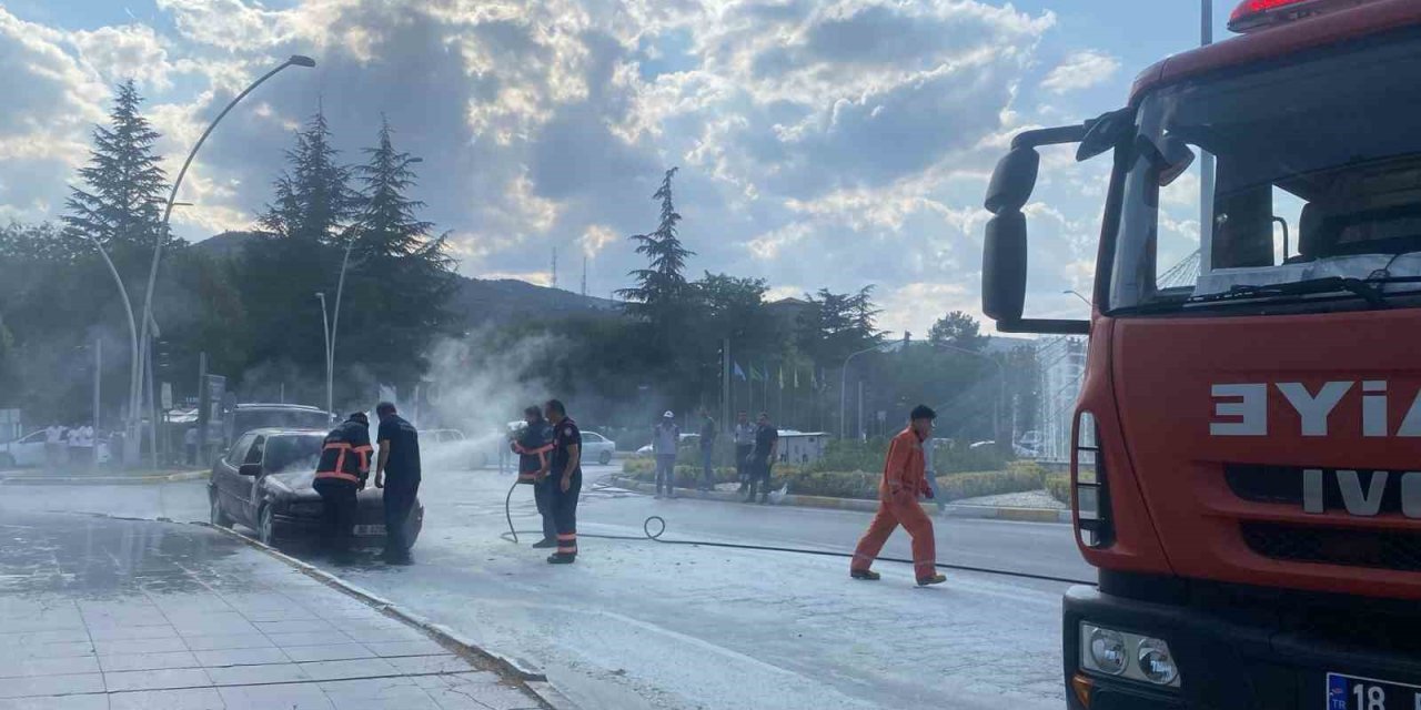 Çankırı’da seyir halindeki otomobil yandı