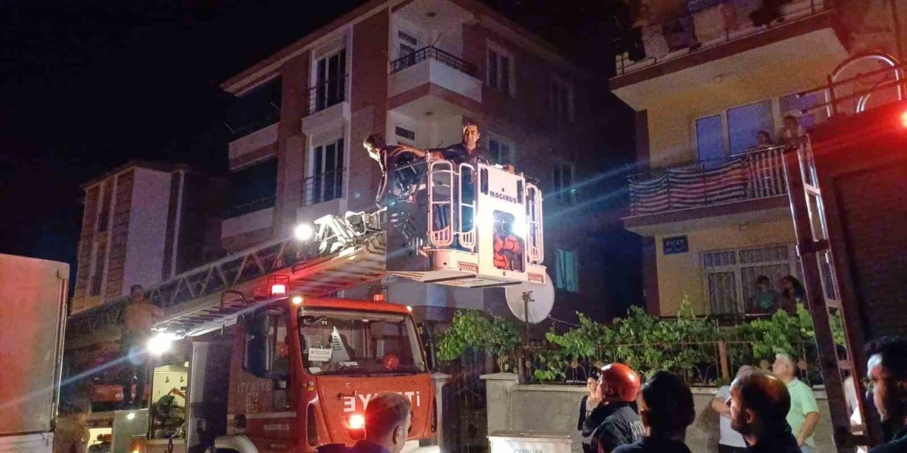 Çorum’da apartman dairesinde çıkan yangın paniğe yol açtı