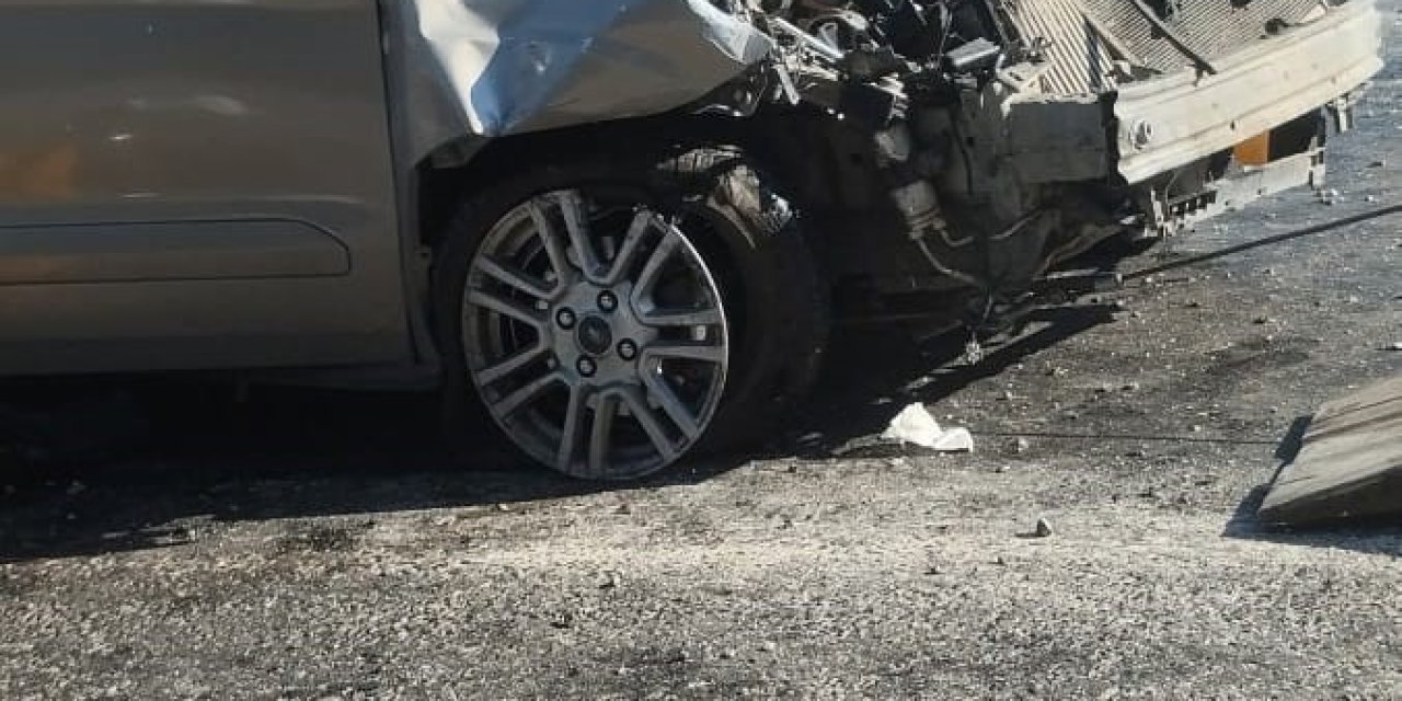 Yozgat’ta otomobil ve hafif ticari araç çarpıştı: 9 yaralı