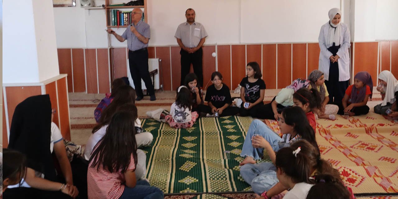 Furkan Camii’nde geleneksel pilav ikramı