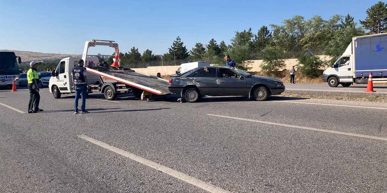 Kırıkkale yolunda otobüse kamyonet çarptı: 2 ölü