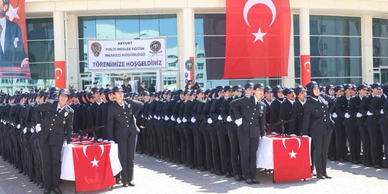 Akyurt POMEM’in yeni mezun kadın polisleri yemin ederek göreve başladı