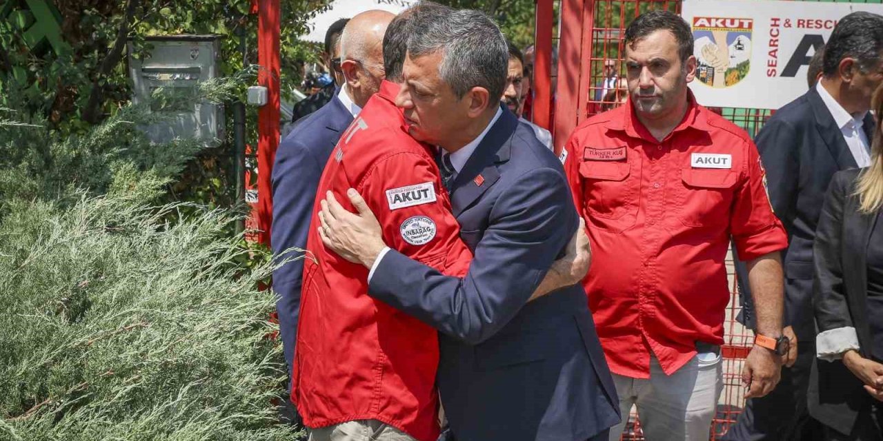 CHP Genel Başkanı Özel’den AKUT’a taziye ziyareti