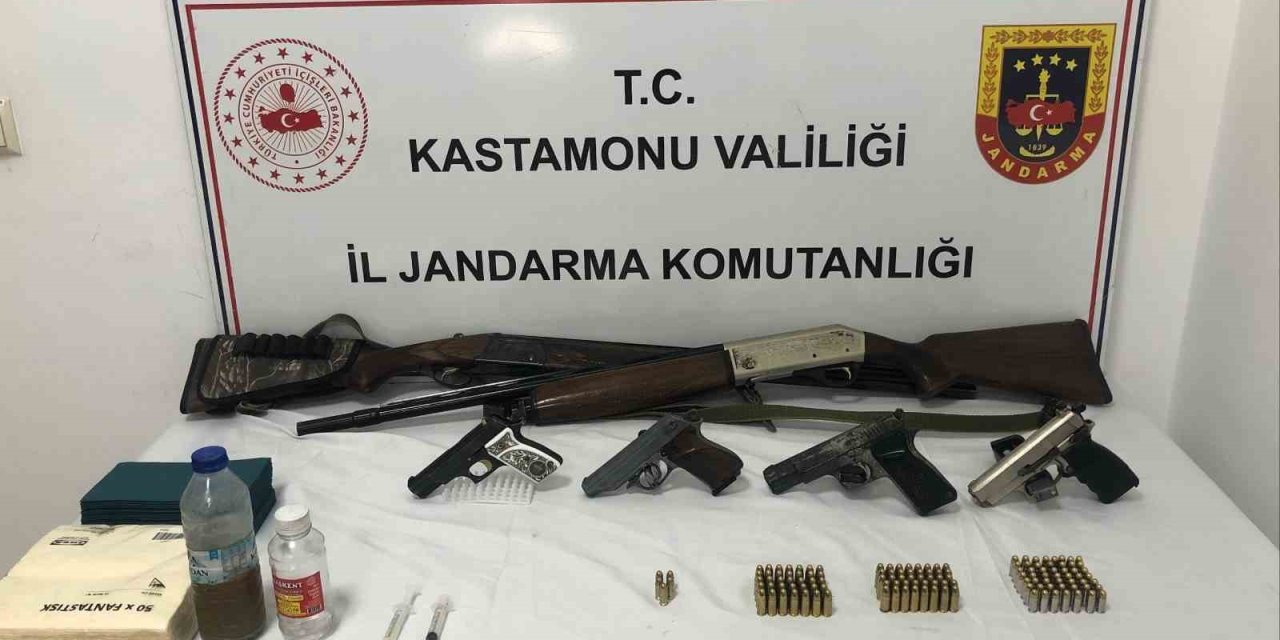 Kastamonu’da silah kaçakçılarına yönelik jandarmadan operasyon: 4 gözaltı
