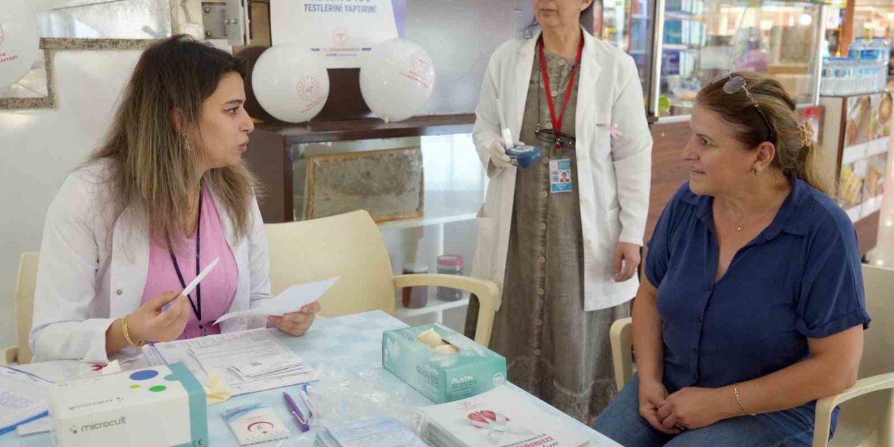 AVM’de vatandaşlara sigaranın zararları anlatıldı