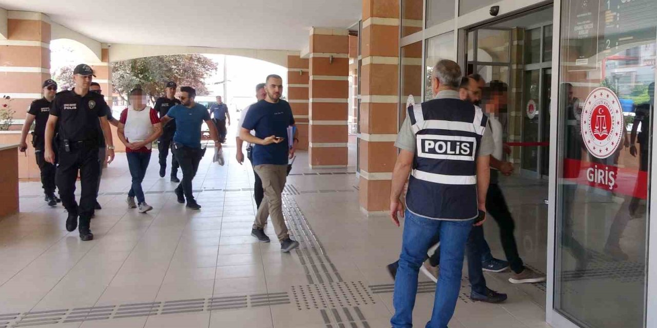 Kardeşin öldüğü, abisinin de yaralandığı kavgayla ilgili yargılamaya devam edildi