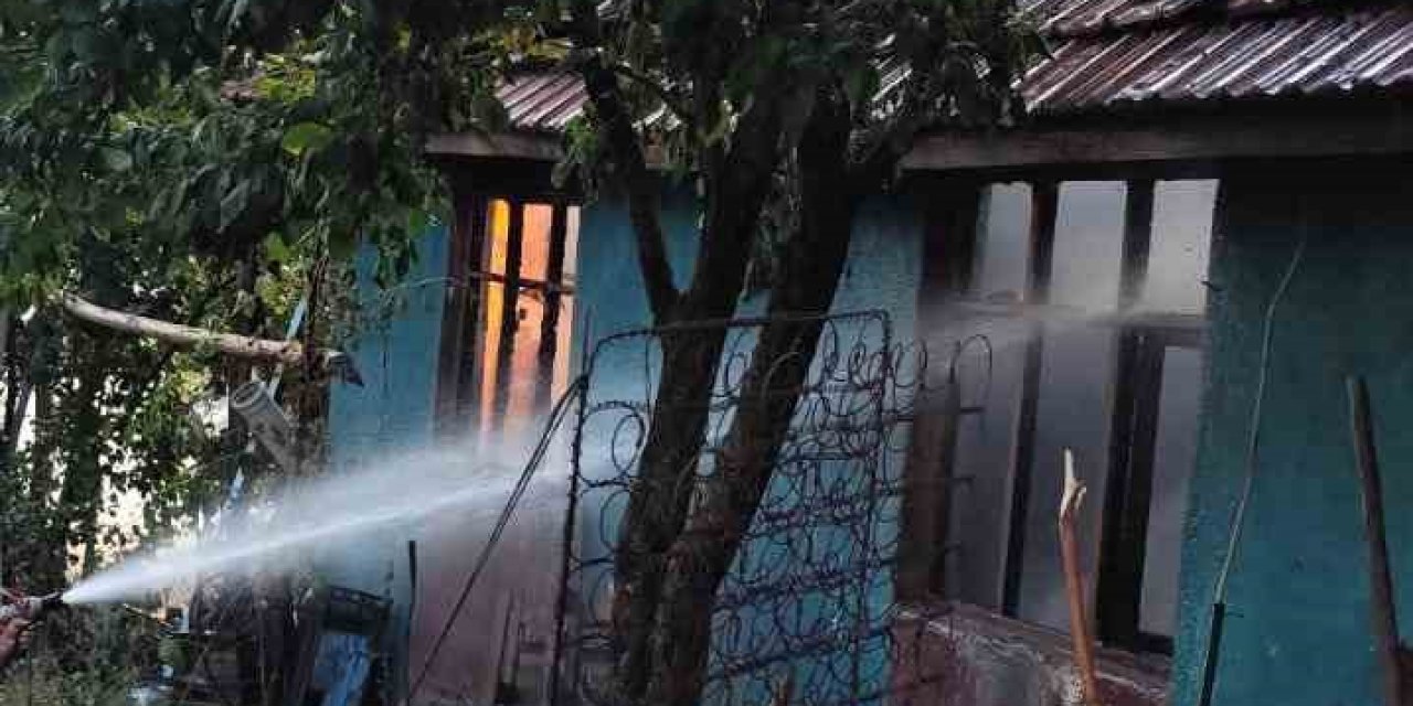 Çorum’da yanan ev kullanılmaz hale geldi