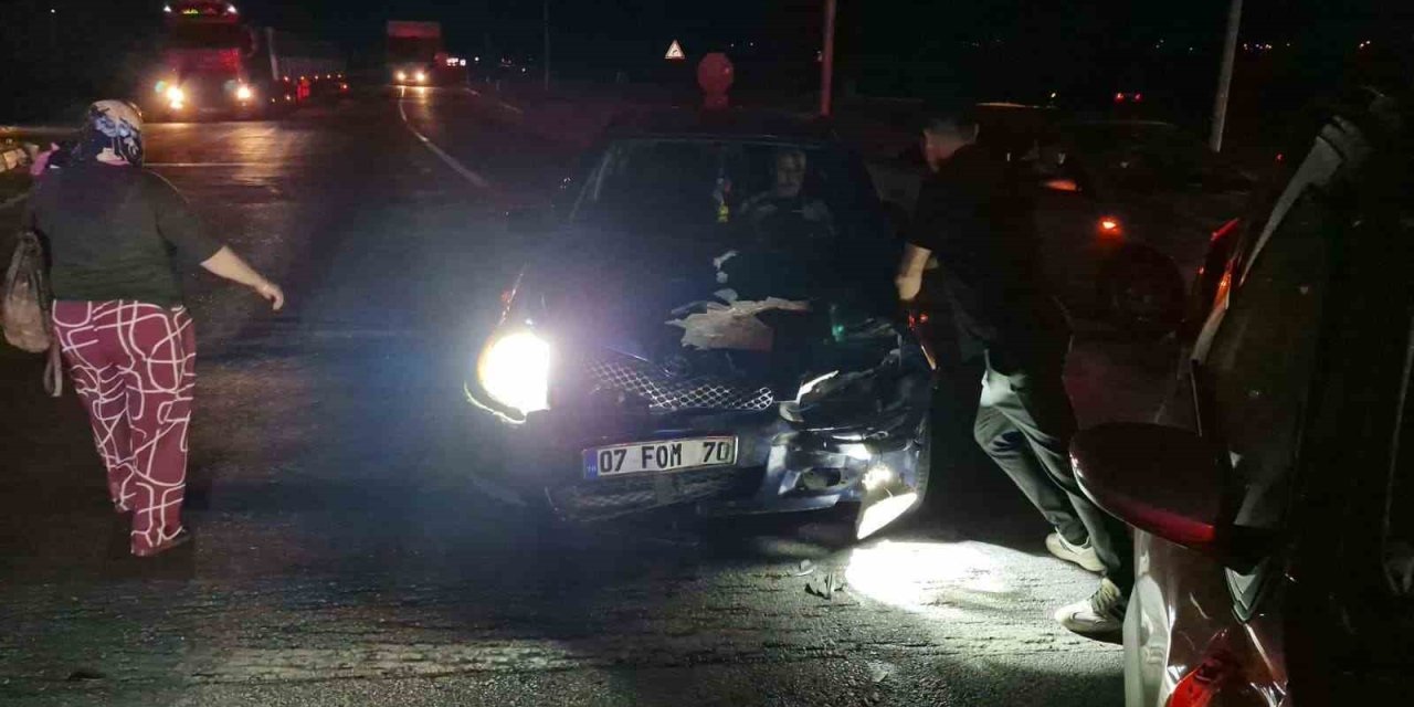 Kırmızı ışık ihlali yapan araç kazaya karıştı... O anlar kamerada