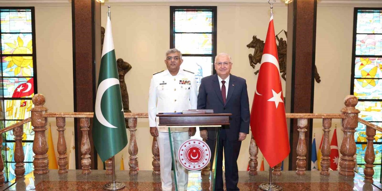 Bakan Güler, Pakistan Deniz Kuvvetleri Komutanı Oramiral Naveed Ashraf’ı kabul etti
