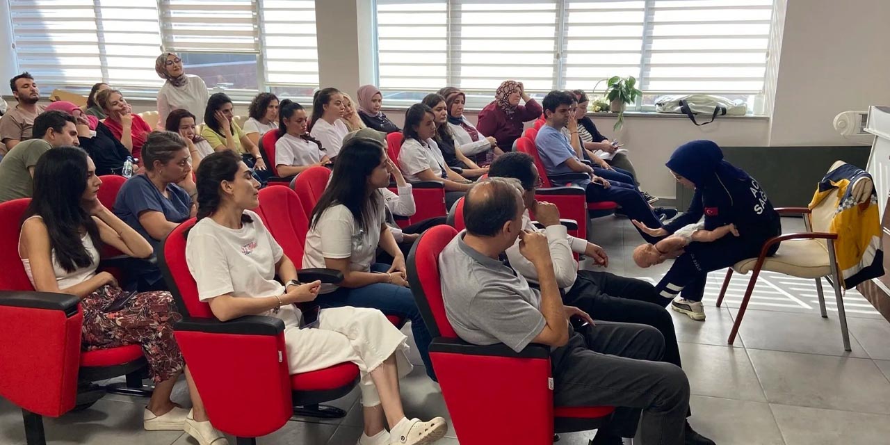 Sağlık çalışanlarına hayati müdahale eğitimi