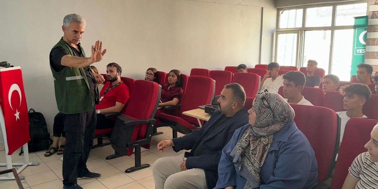 Yeşilay’dan Ülkü Ocakları Yaz Kampı’nda bağımlılık farkındalığı