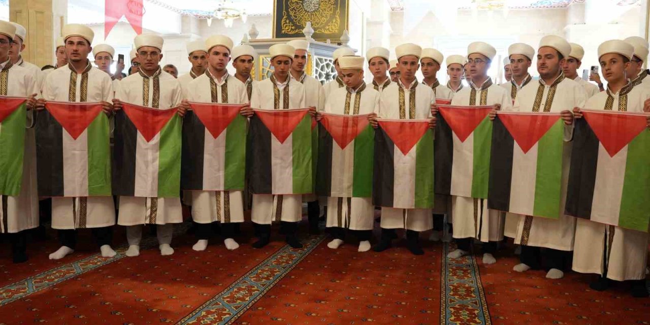 Kastamonu’da 61 öğrenci dualarla icazet alarak hafız oldu